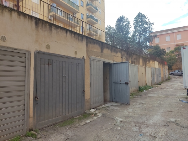 Garage in Vendita